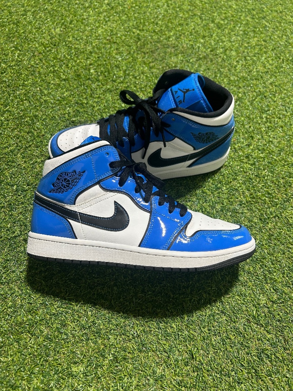 Mens Nike Air Jordan 1 Mid Retro Sneakers